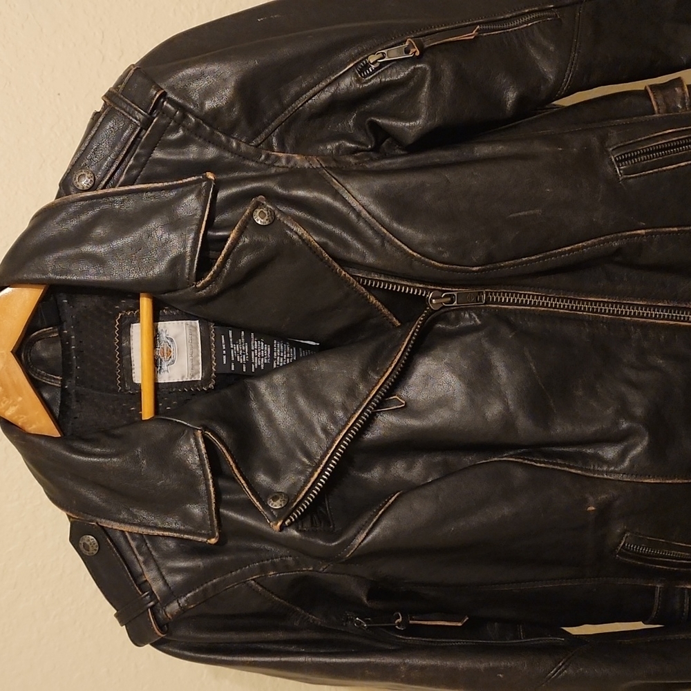 (39) Women's Harley Davidson Leather riding jacket size 2XL.